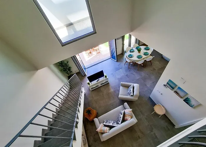 Flh Duplex With Terrace & Pool